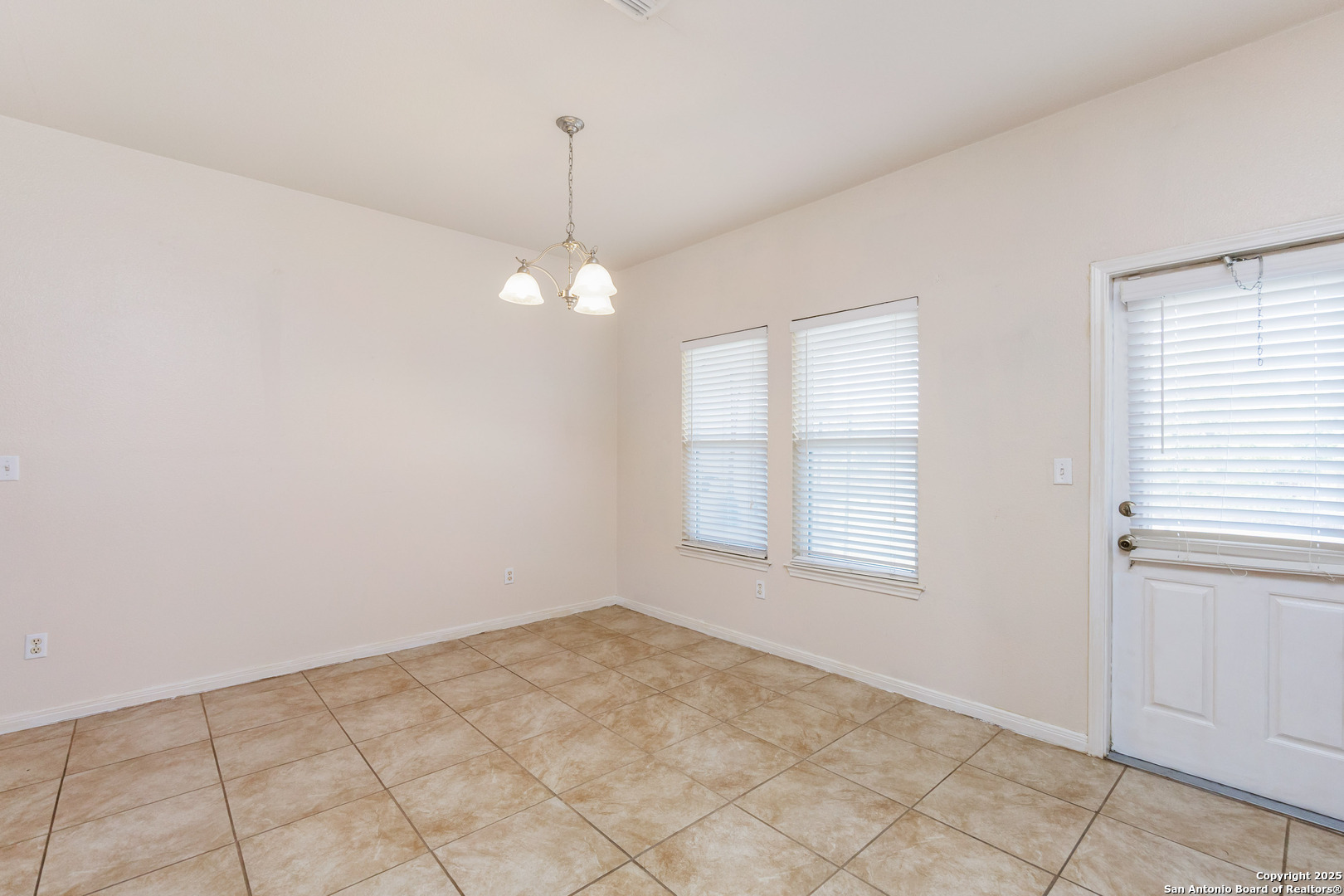 8009 Ventoso St
