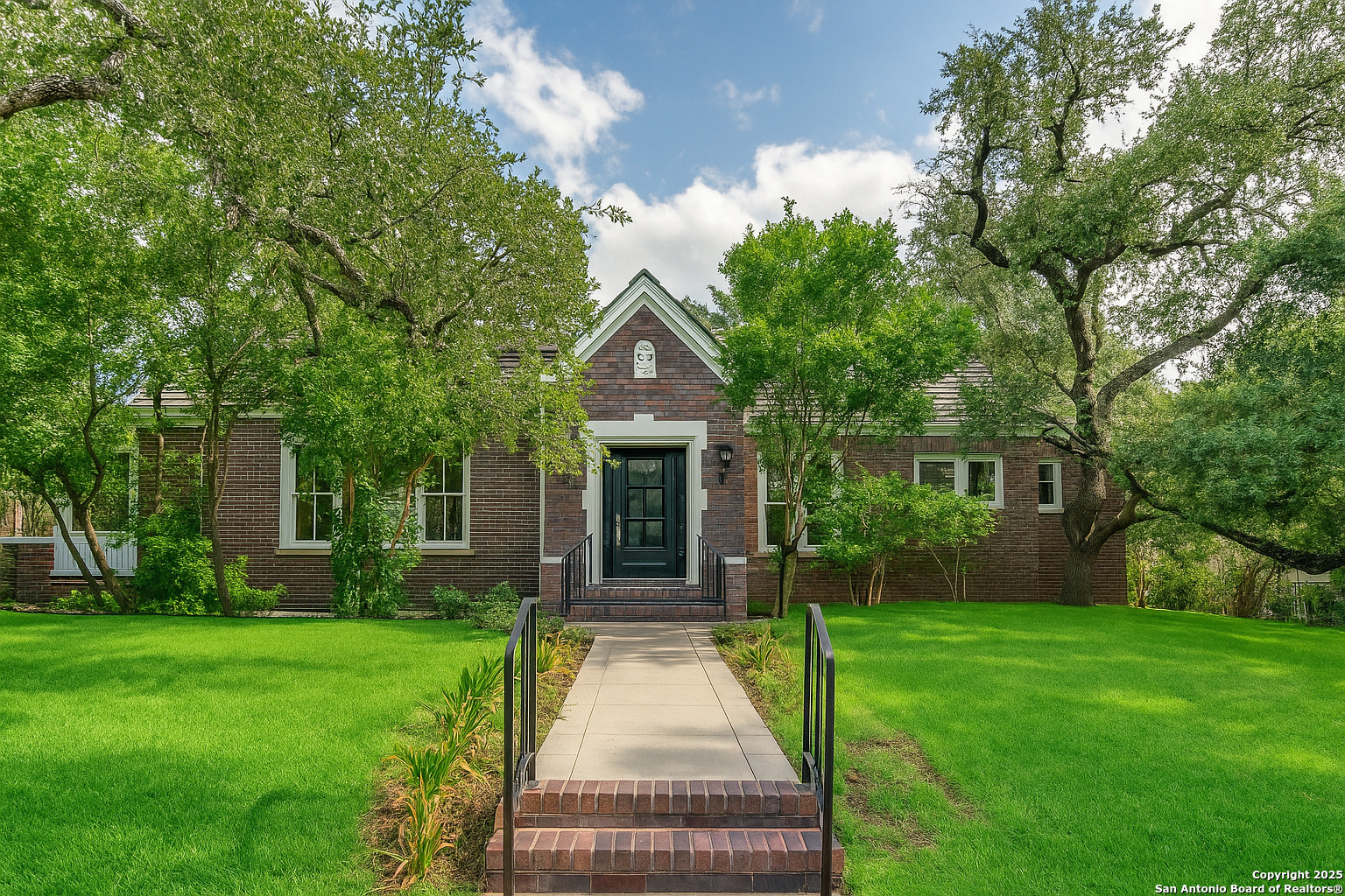 148 E Elsmere
