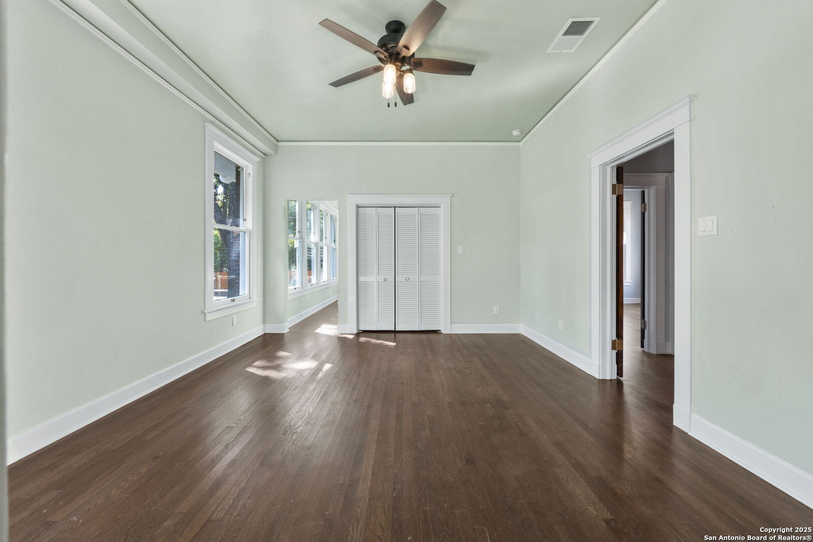 148 E Elsmere