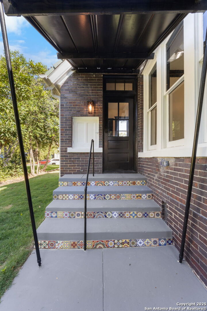 148 E Elsmere