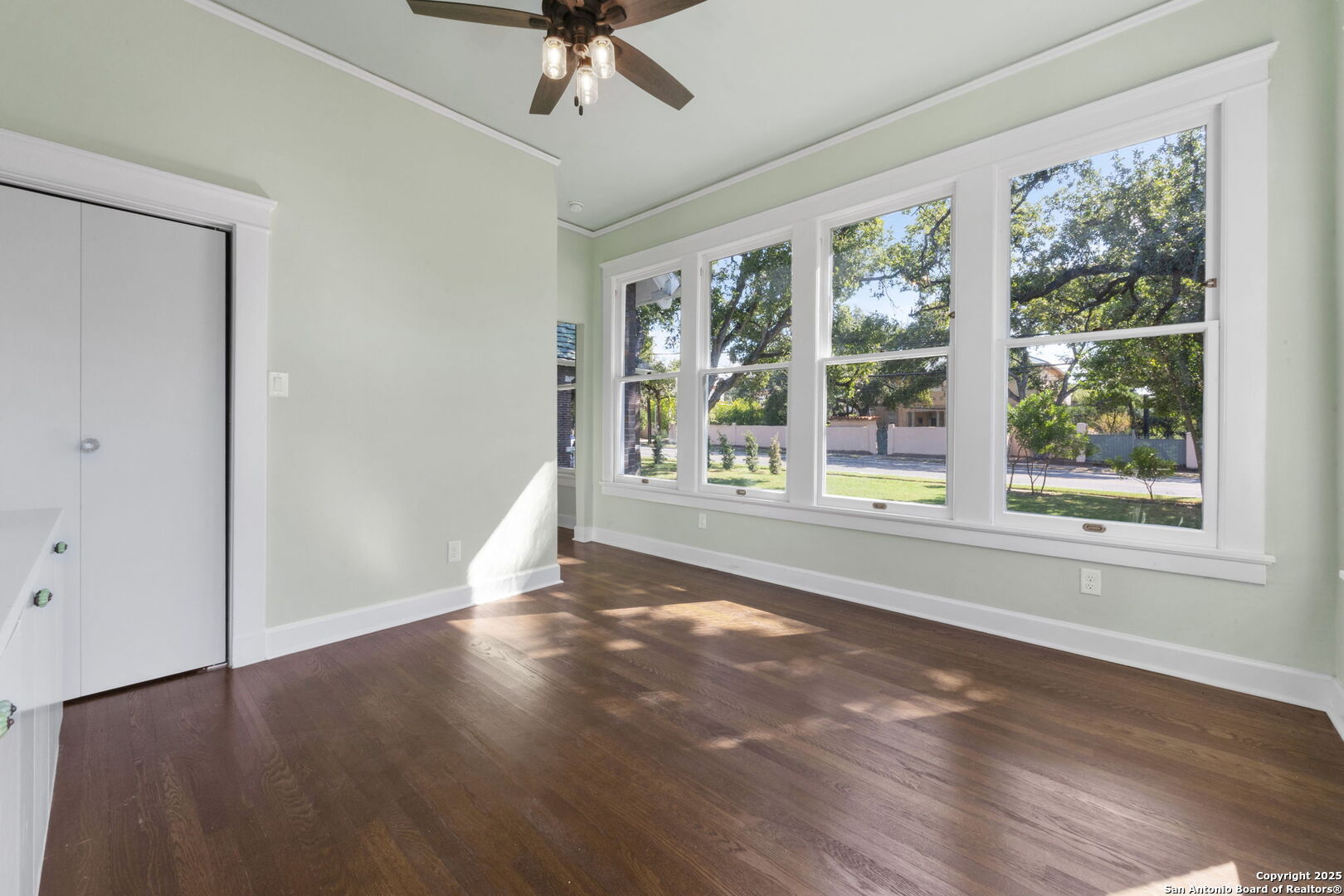 148 E Elsmere