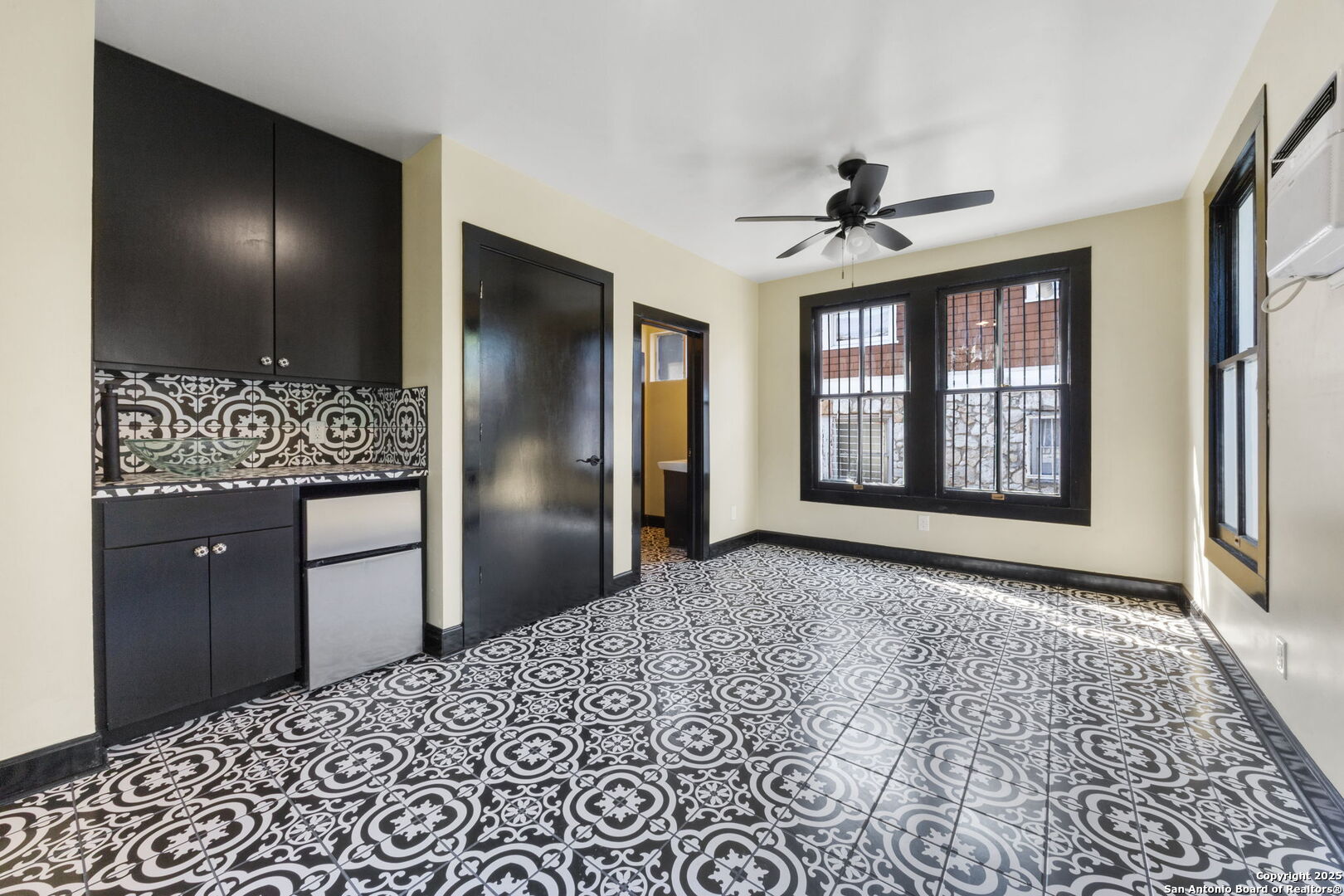 148 E Elsmere