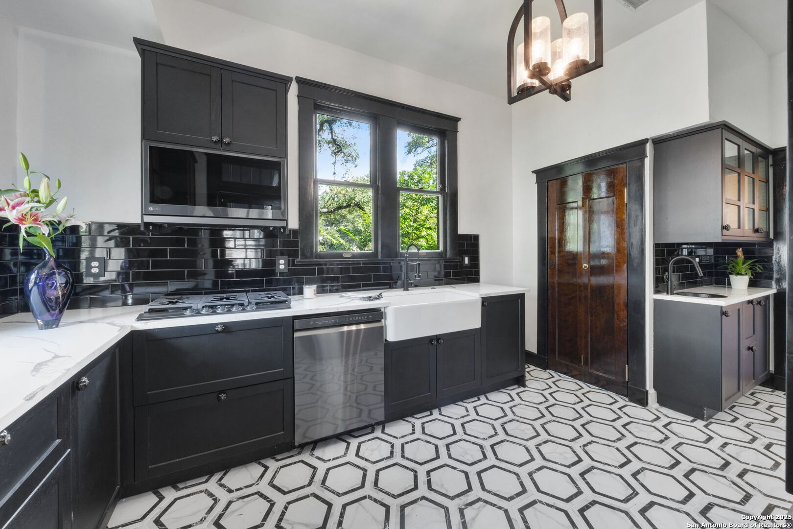 148 E Elsmere