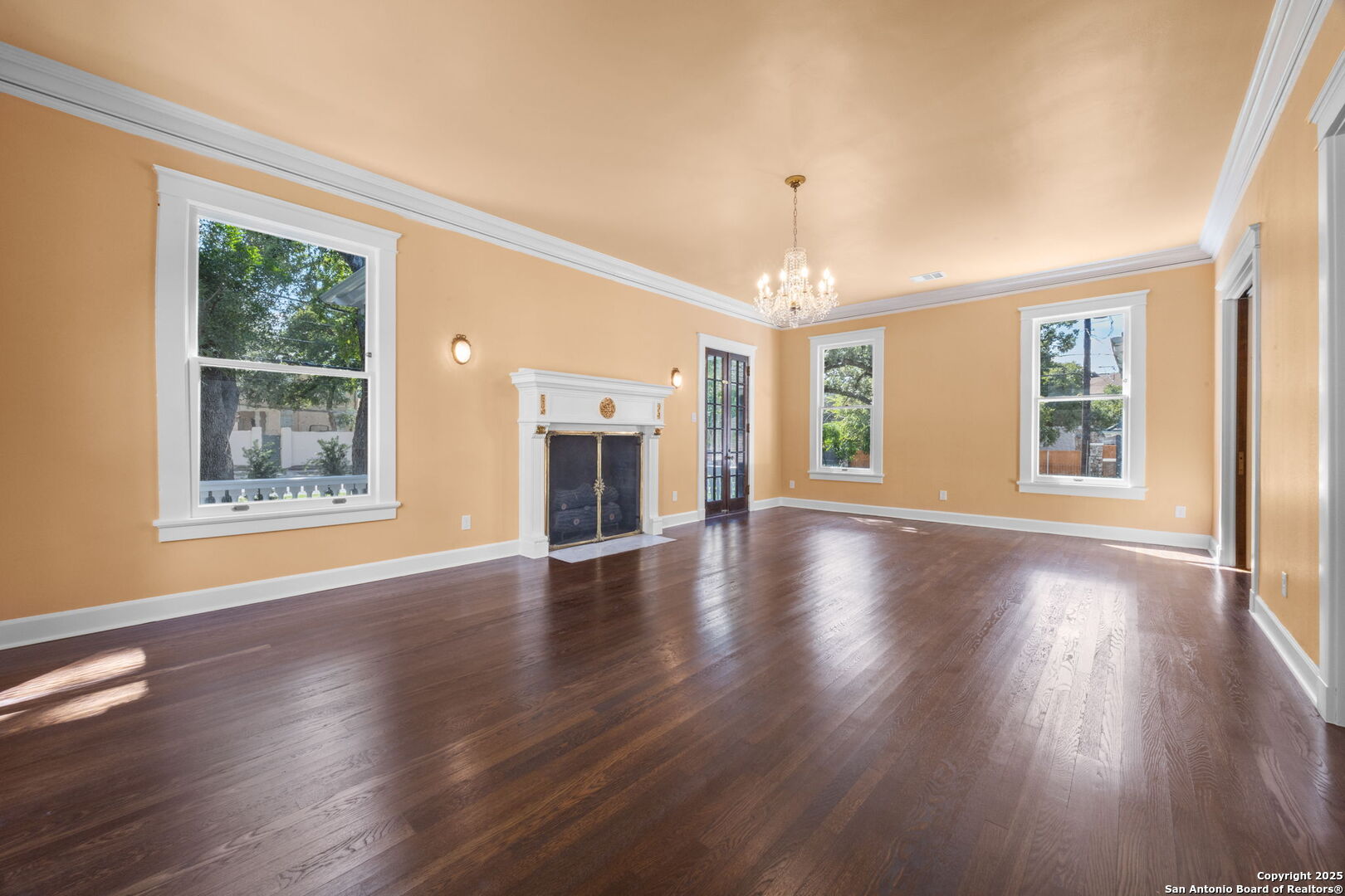 148 E Elsmere
