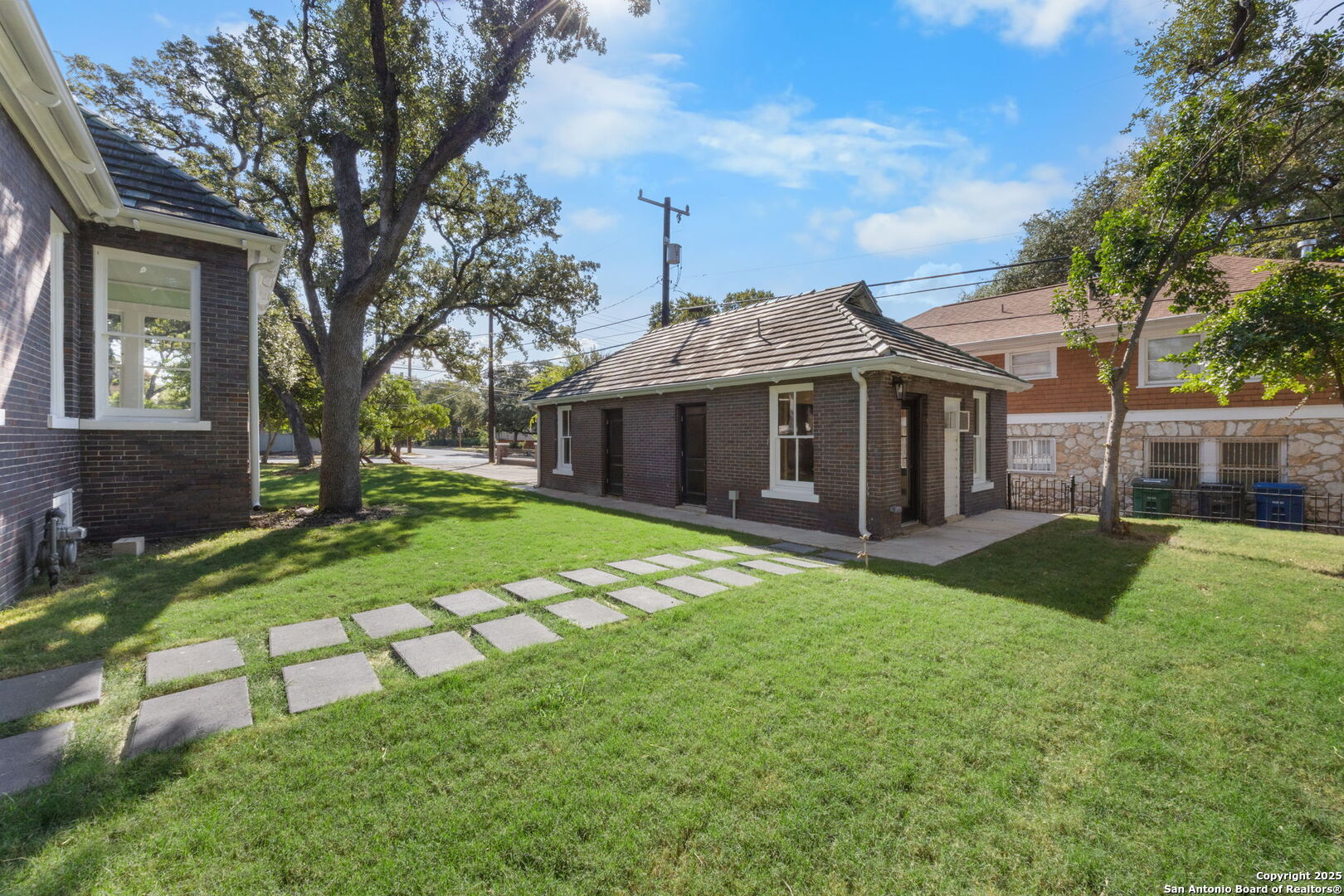 148 E Elsmere