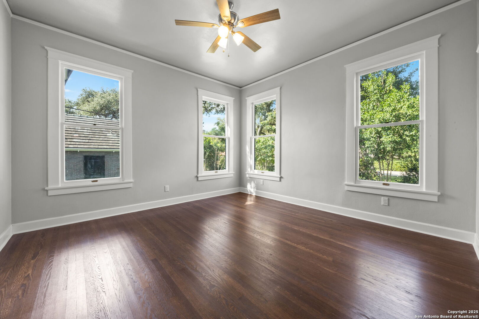 148 E Elsmere