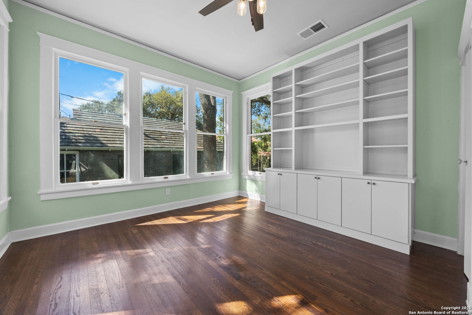 148 E Elsmere
