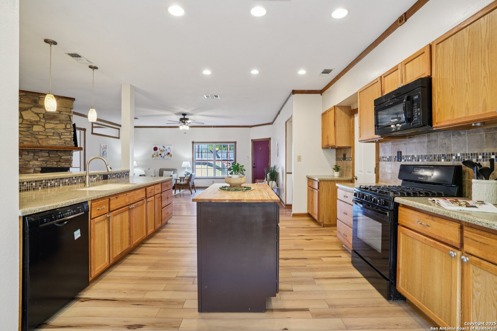 9735 Spruce Ridge