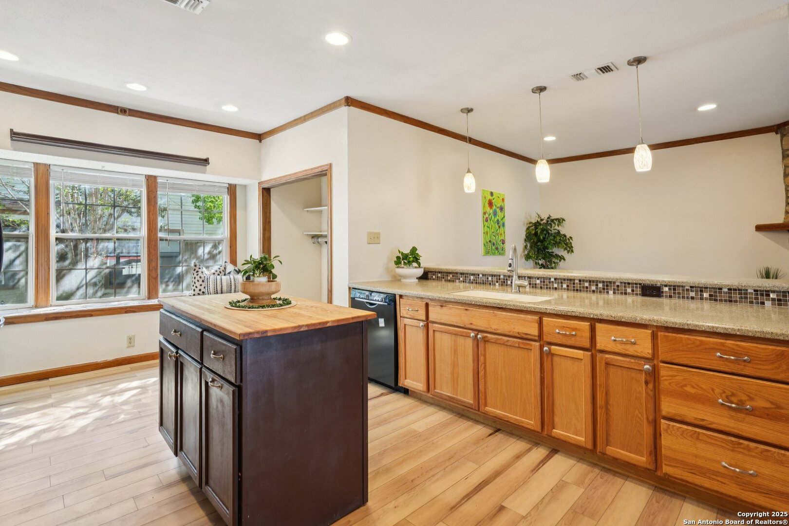9735 Spruce Ridge