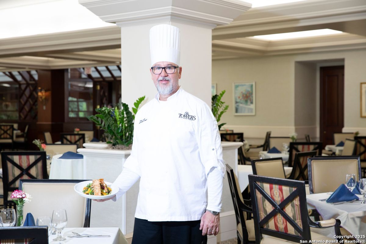 1 TOWERS PARK LN 711