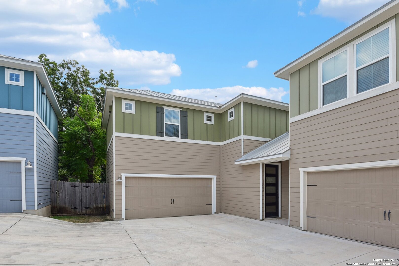 140 Claremont #102 102