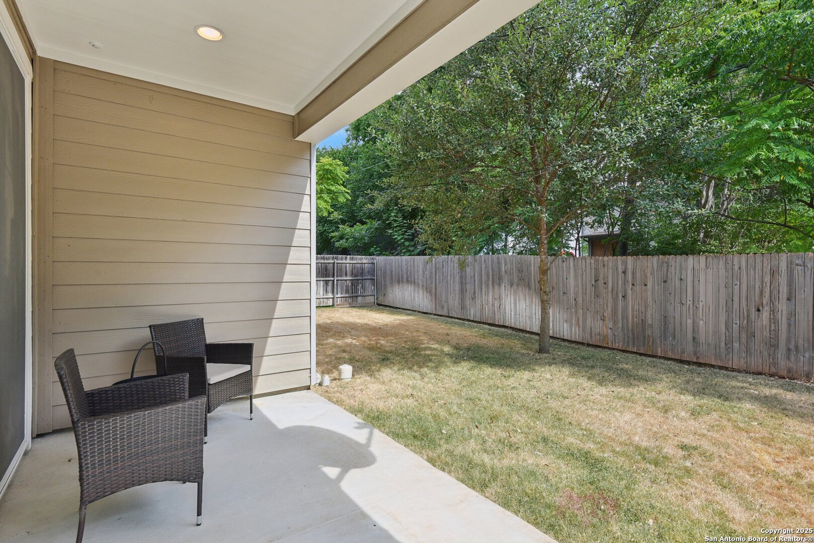 140 Claremont #102 102
