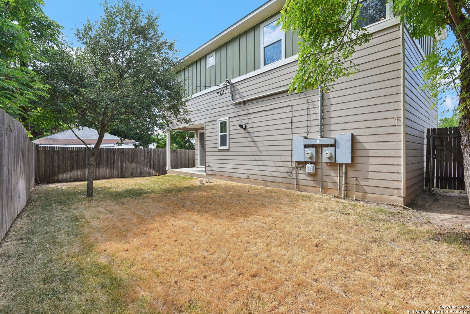 140 Claremont #102 102