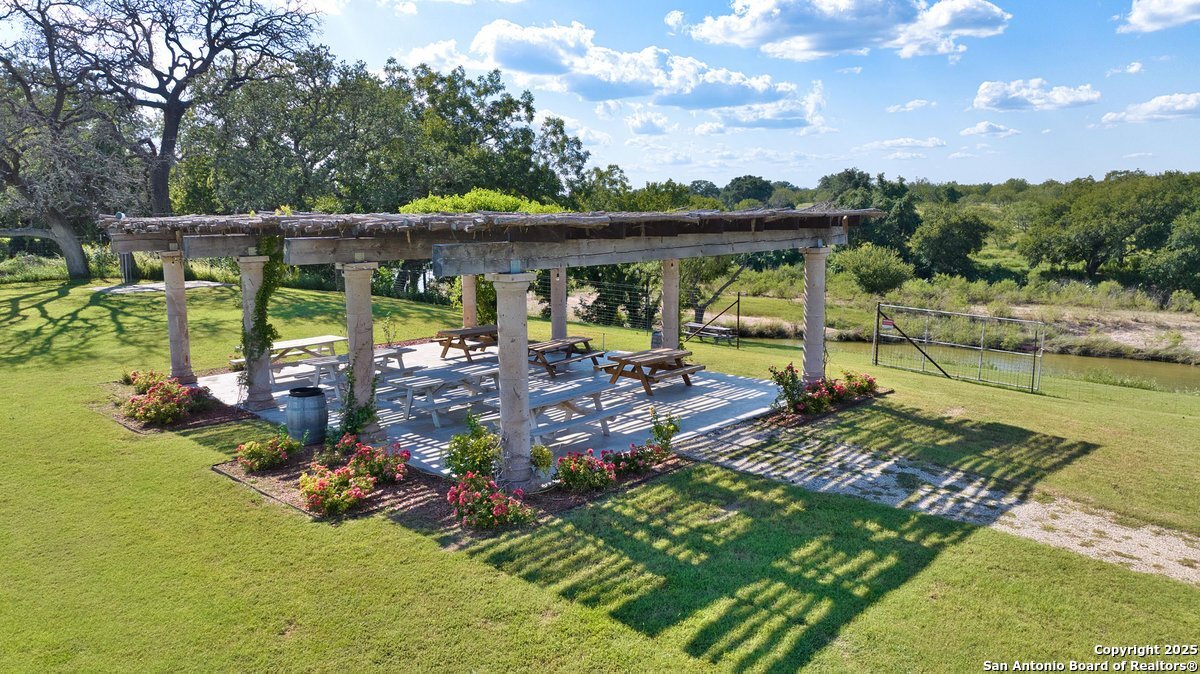 13502 US Hwy 290