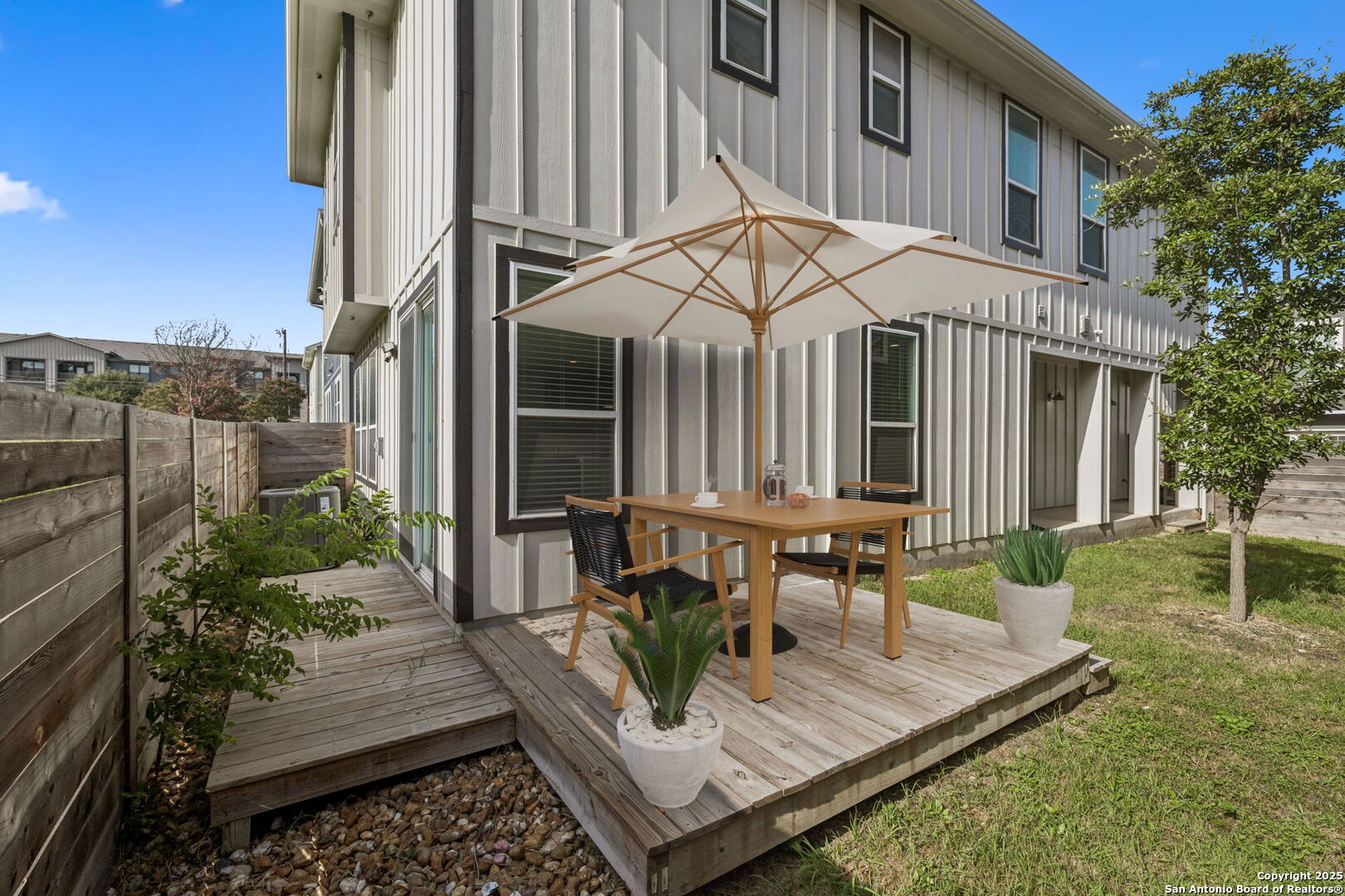 1511 E Sandalwood Ln #10