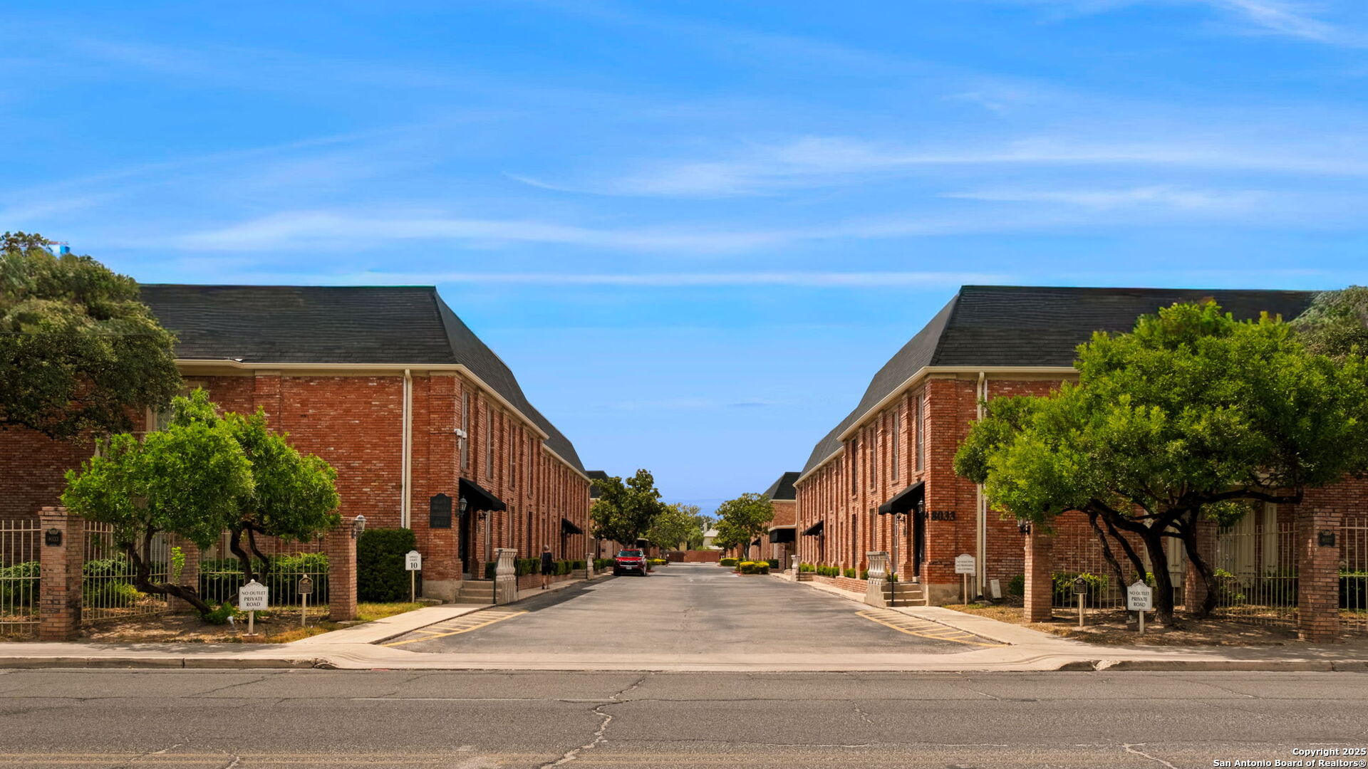 8033 N New Braunfels 300E