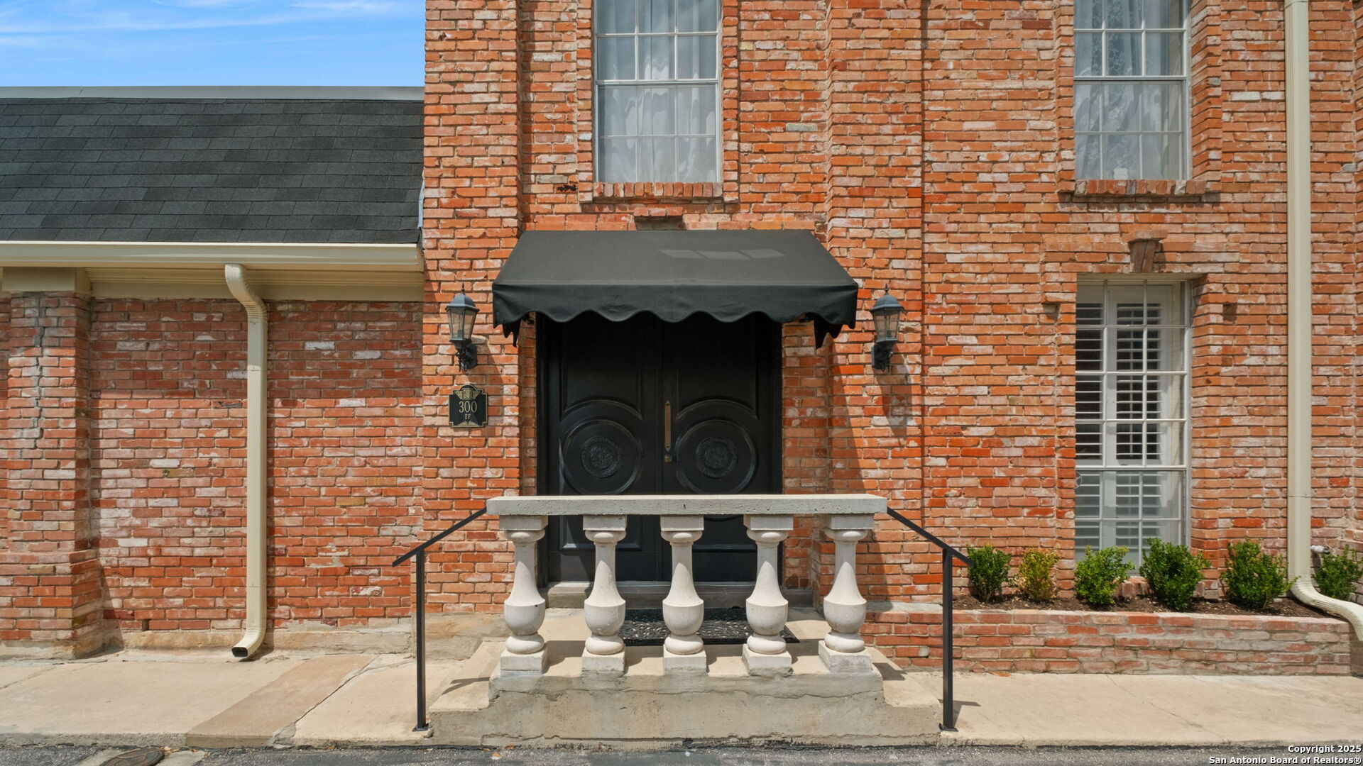 8033 N New Braunfels 300E