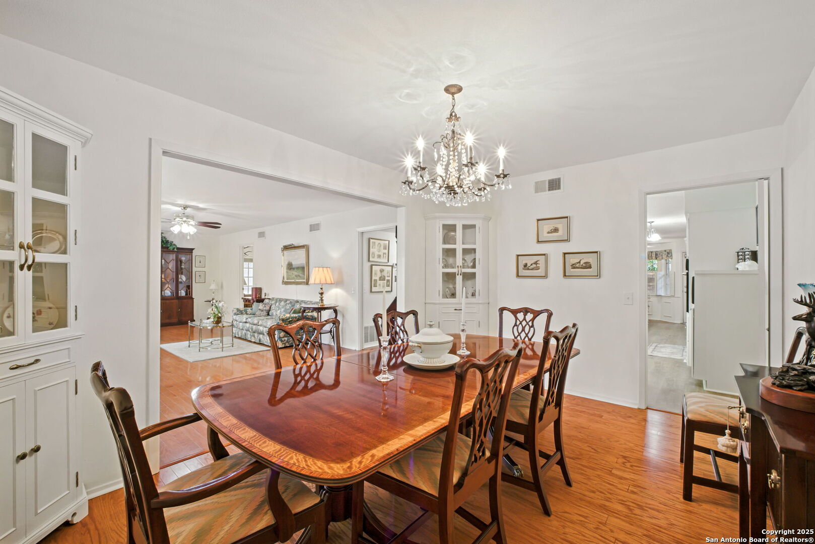 8033 N New Braunfels 300E