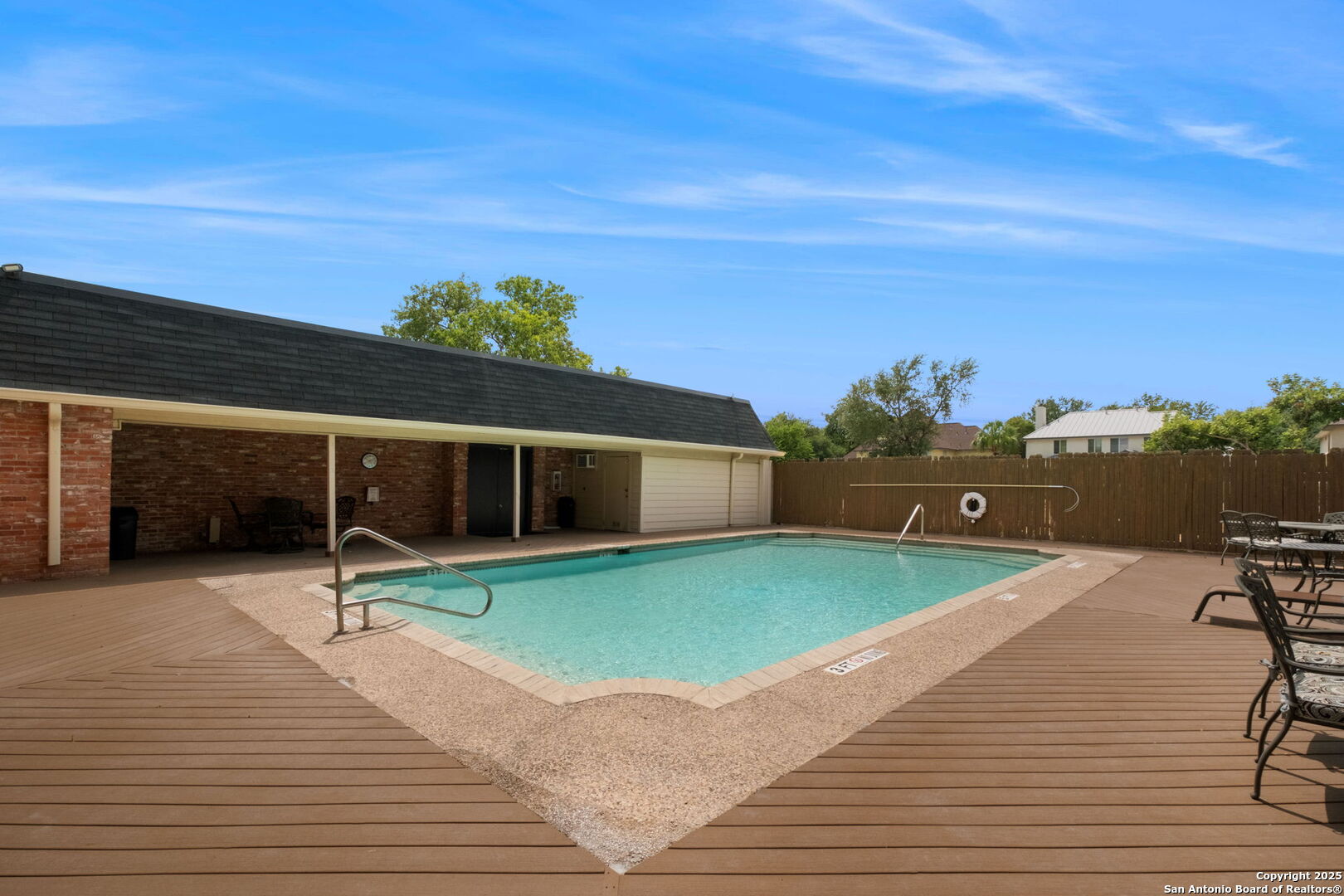 8033 N New Braunfels 300E