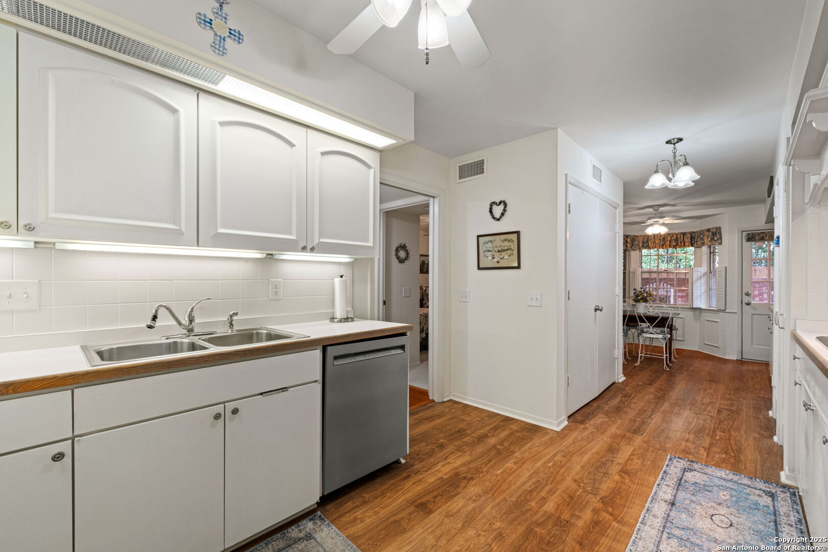 8033 N New Braunfels 300E