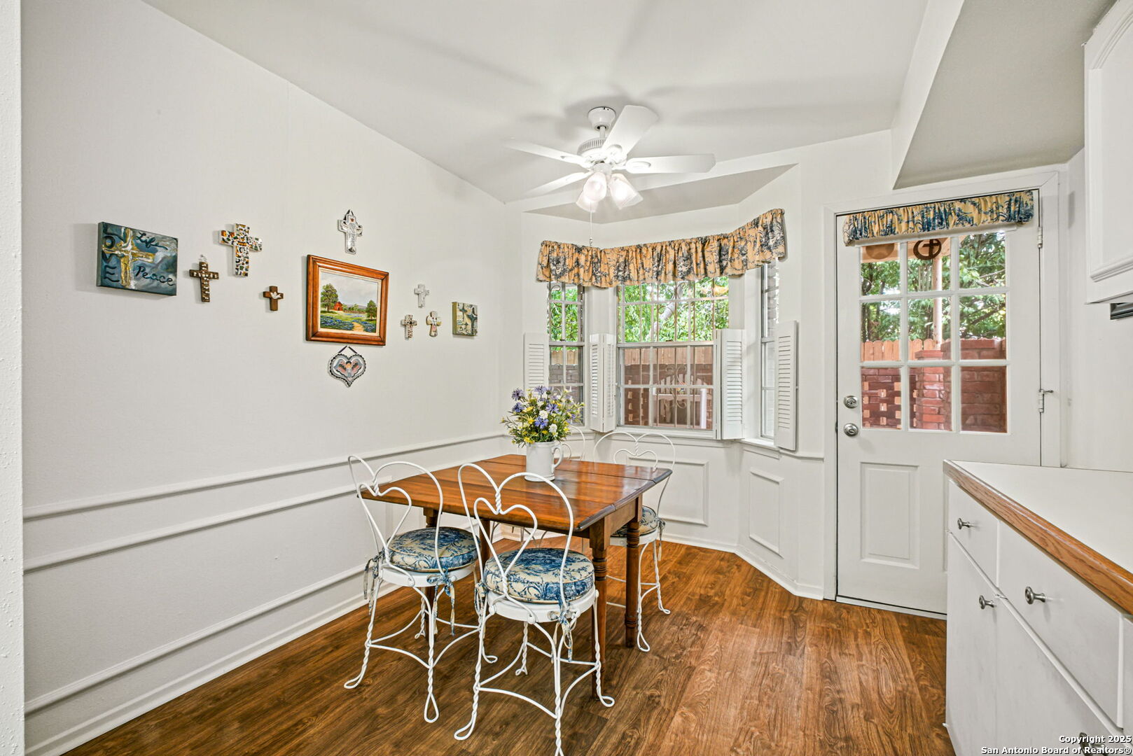 8033 N New Braunfels 300E