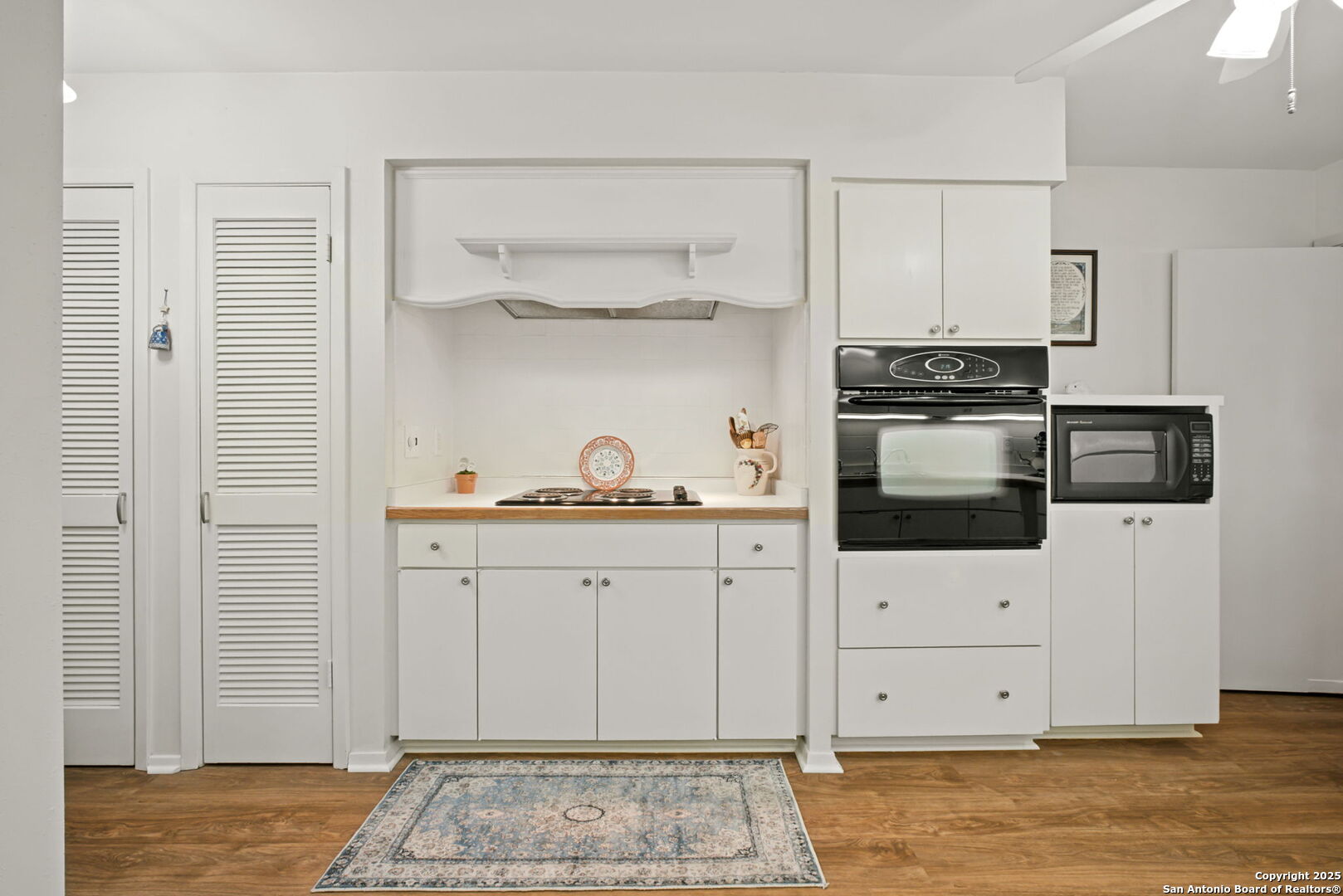 8033 N New Braunfels 300E