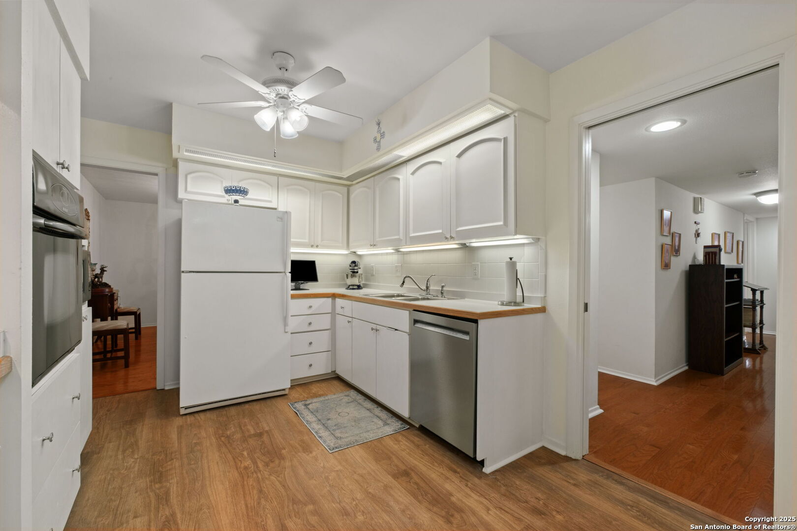 8033 N New Braunfels 300E