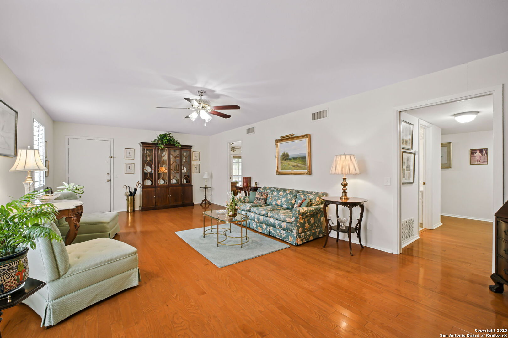 8033 N New Braunfels 300E