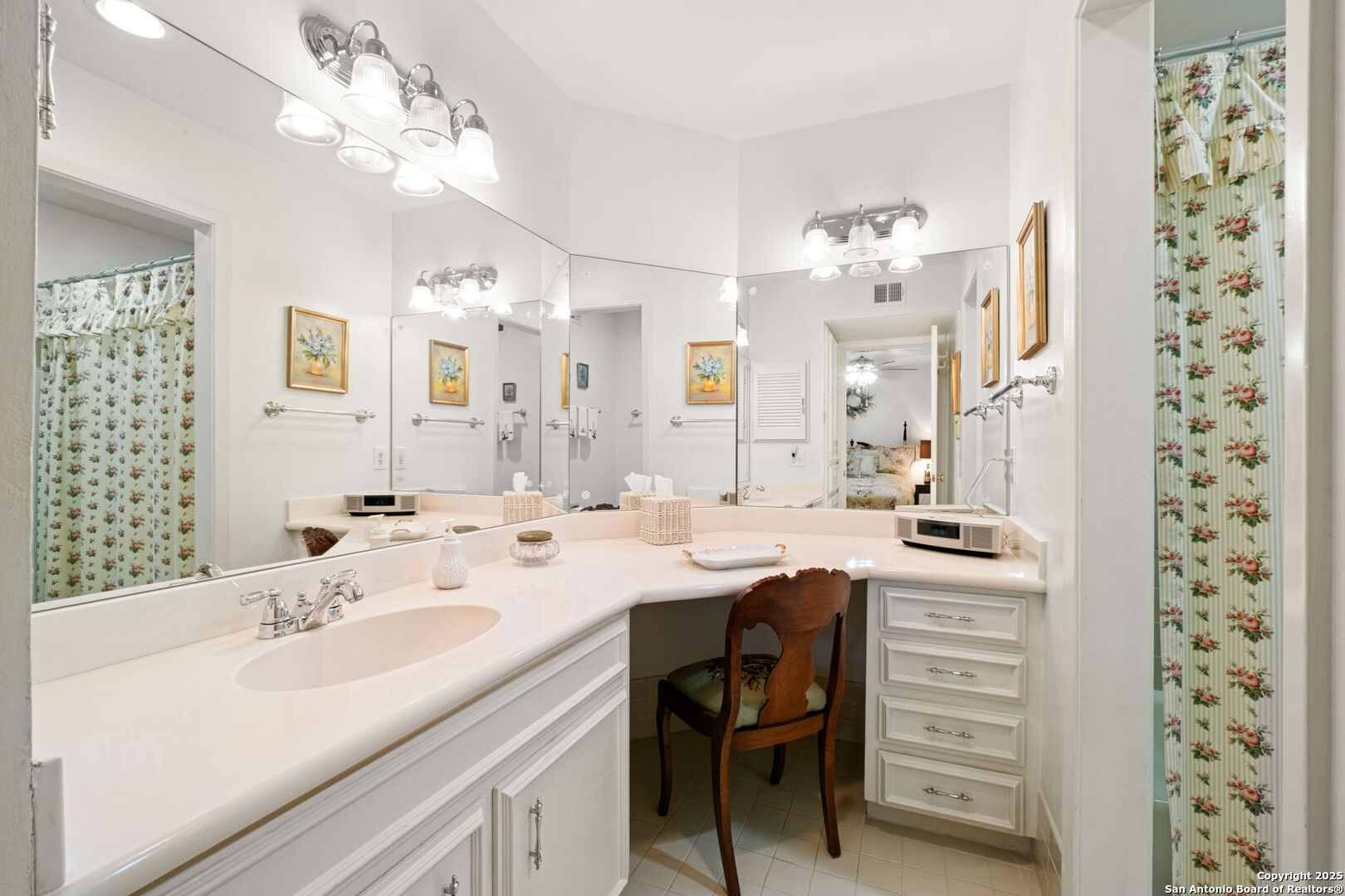 8033 N New Braunfels 300E