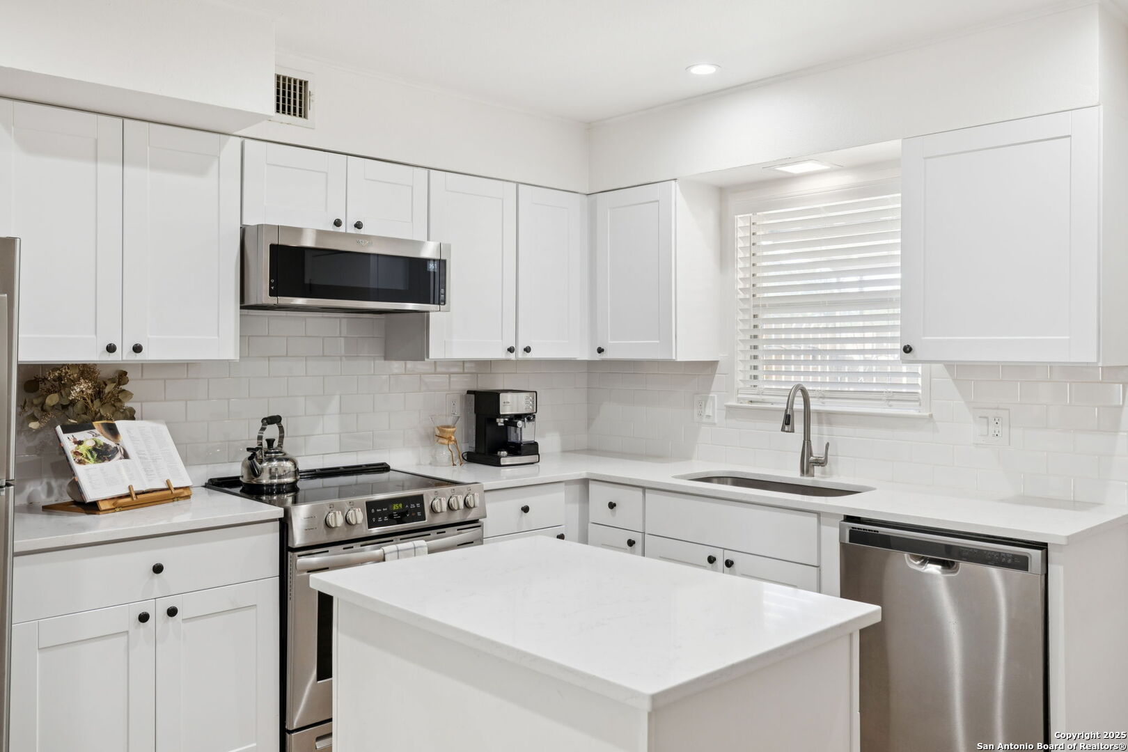 102 Ruelle Ln 220-B