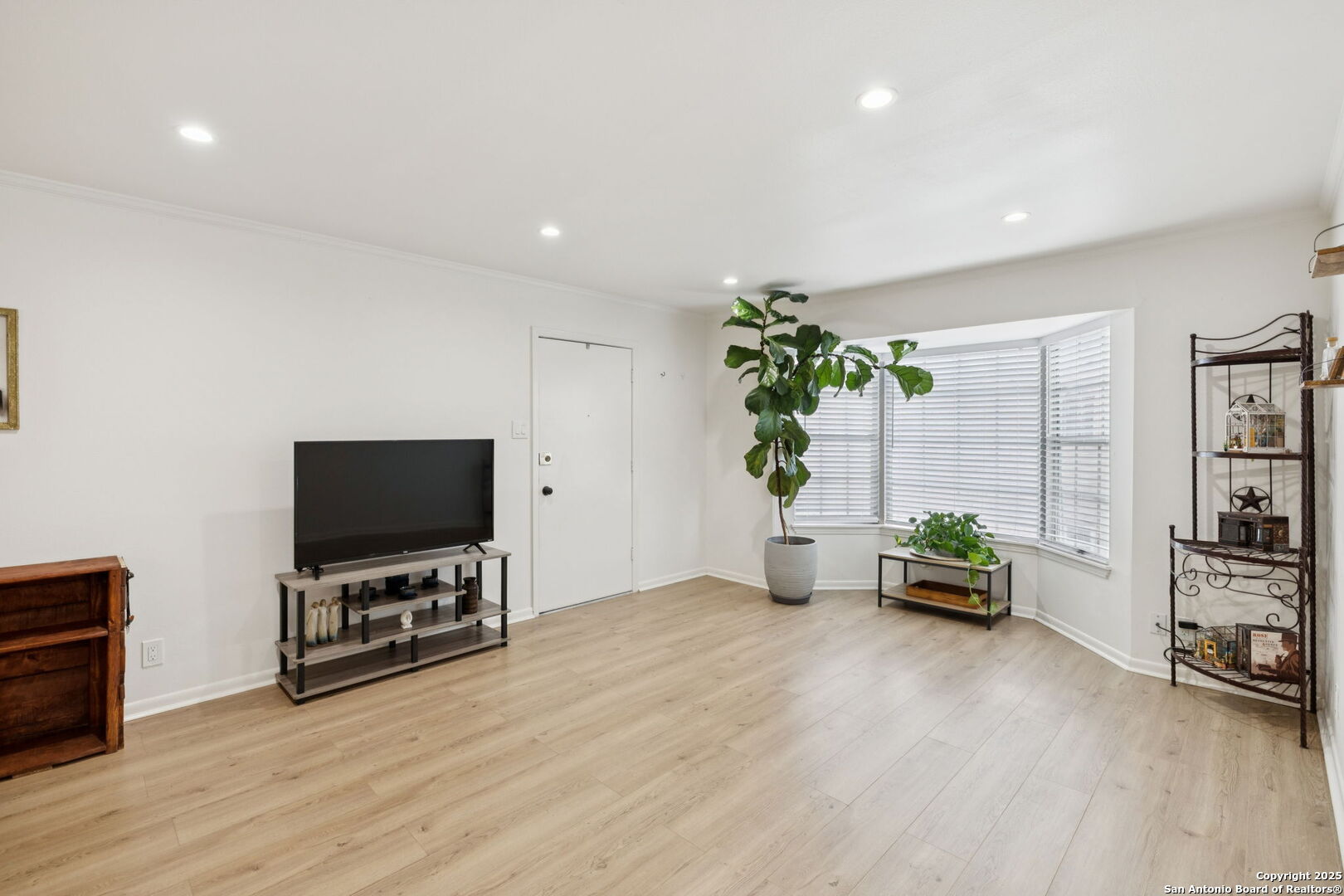 102 Ruelle Ln 220-B
