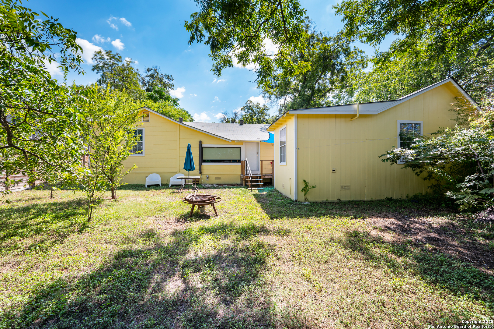 513 W Rosewood