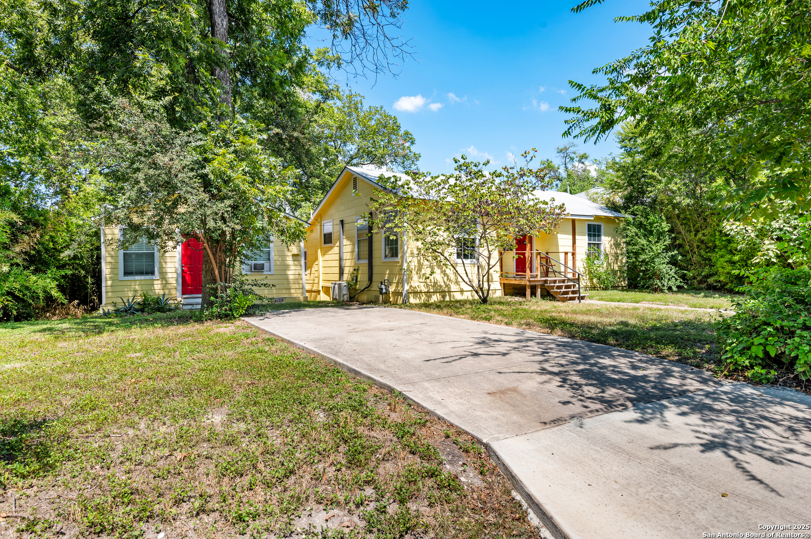 513 W Rosewood