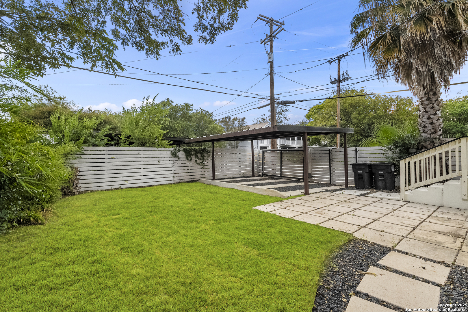 300 Queen Anne Ct