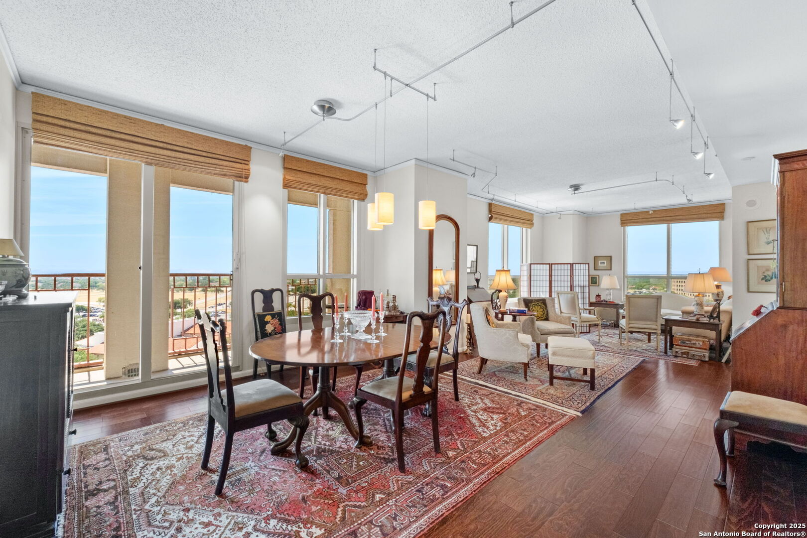 1 TOWERS PARK LN 1211