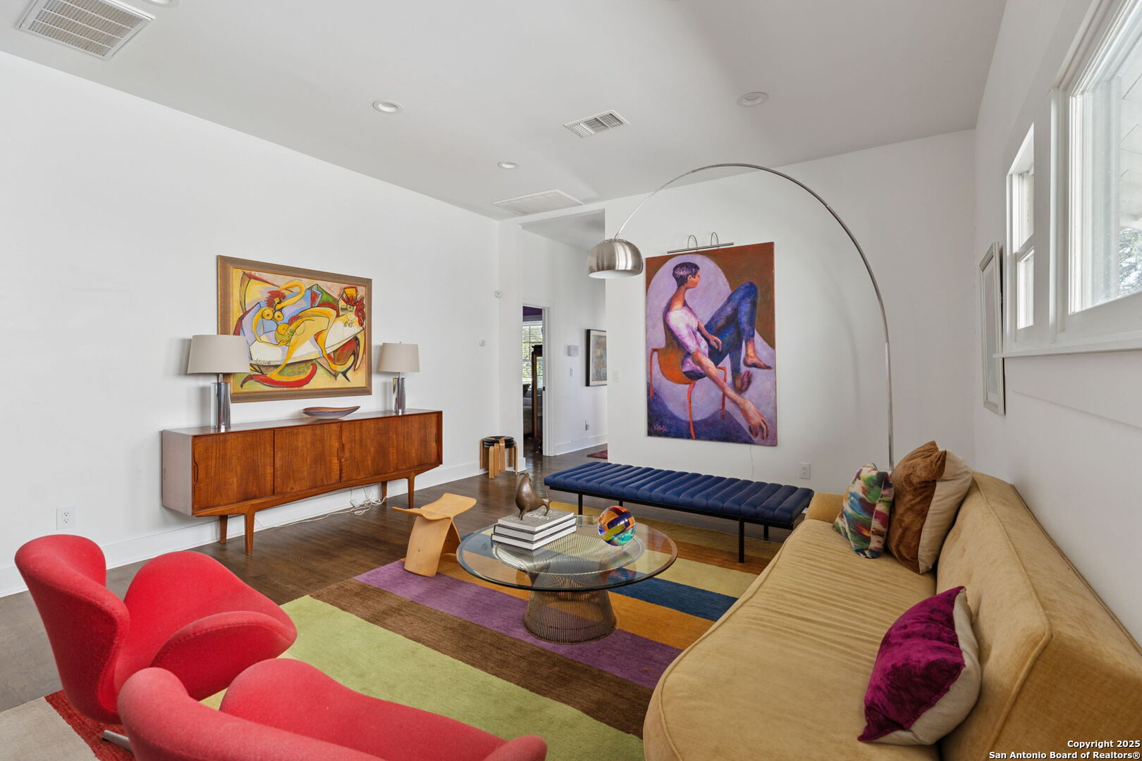 325 W Mistletoe