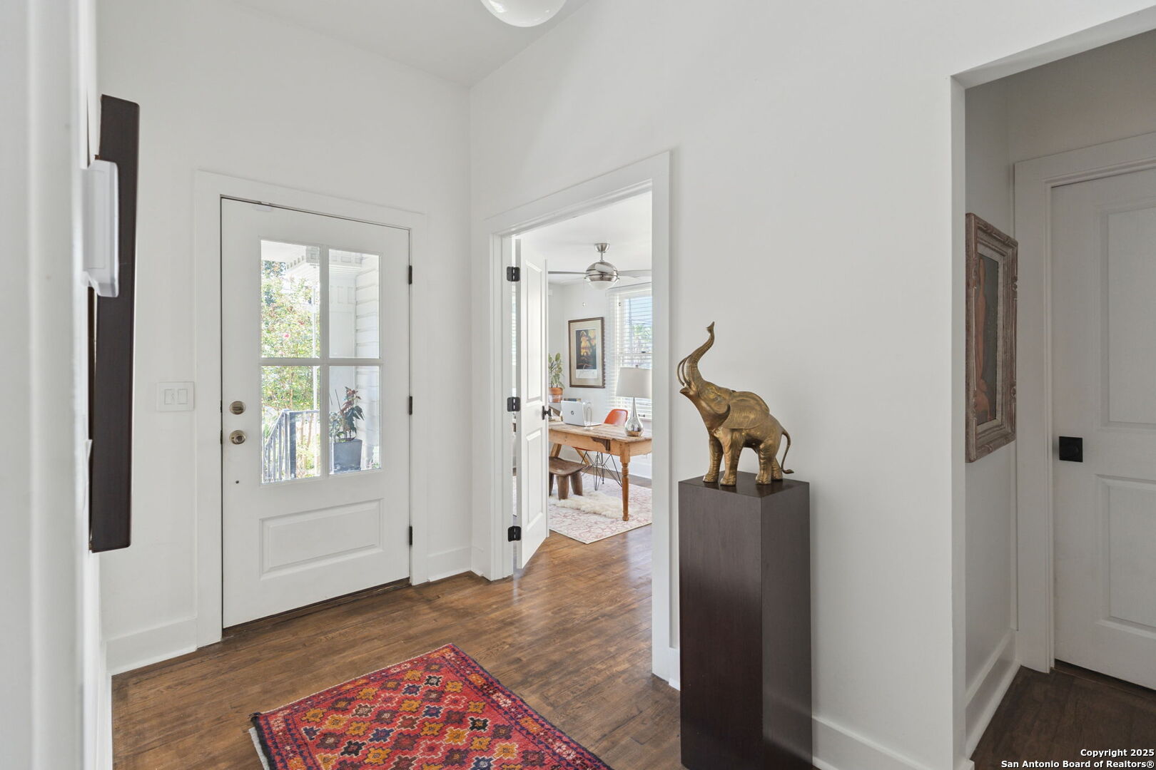 325 W Mistletoe