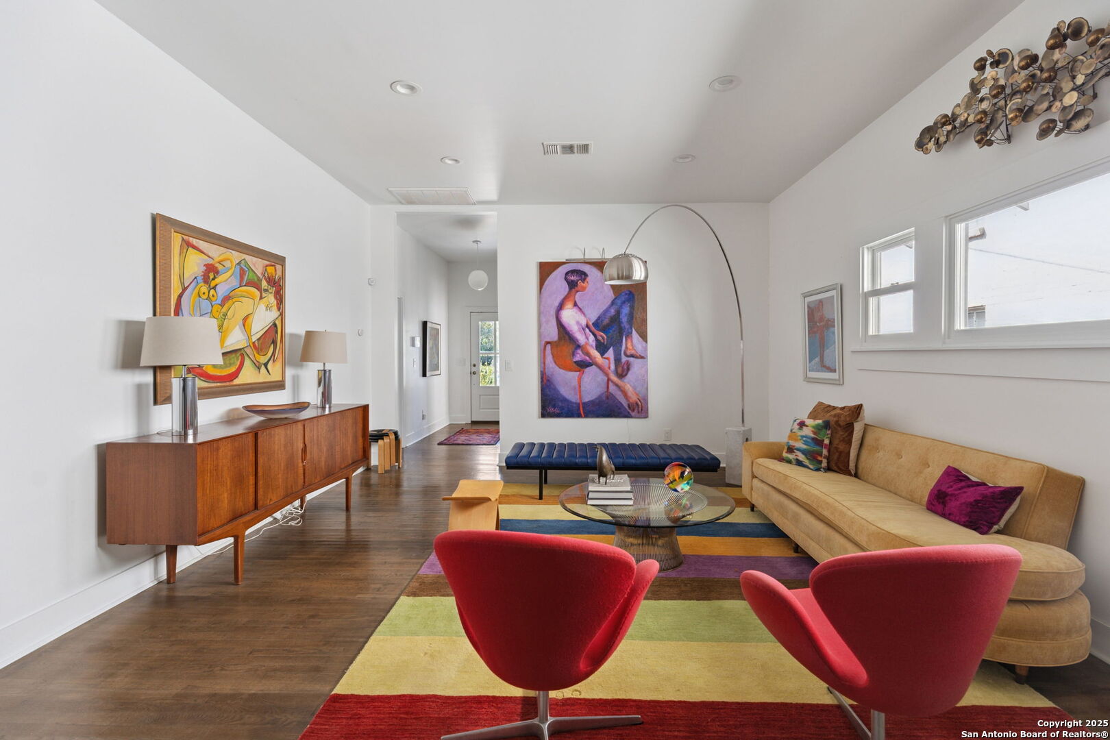 325 W Mistletoe