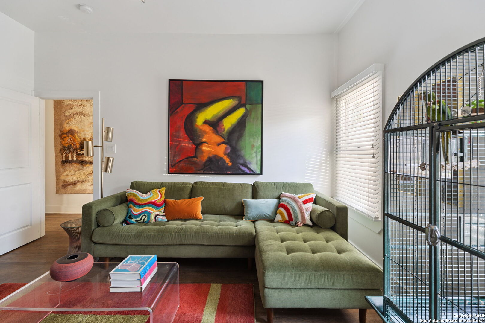 325 W Mistletoe