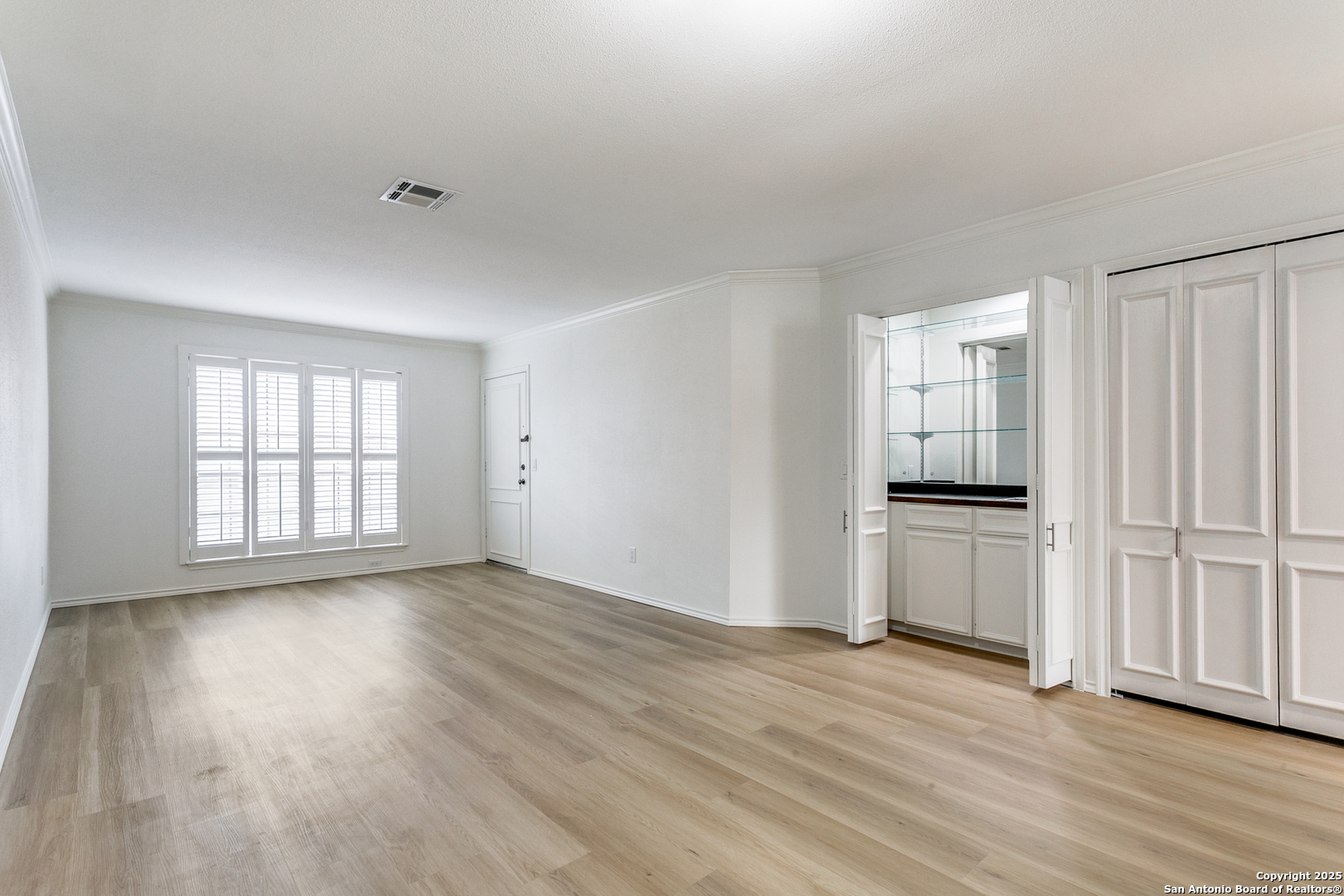 7815 Broadway 202