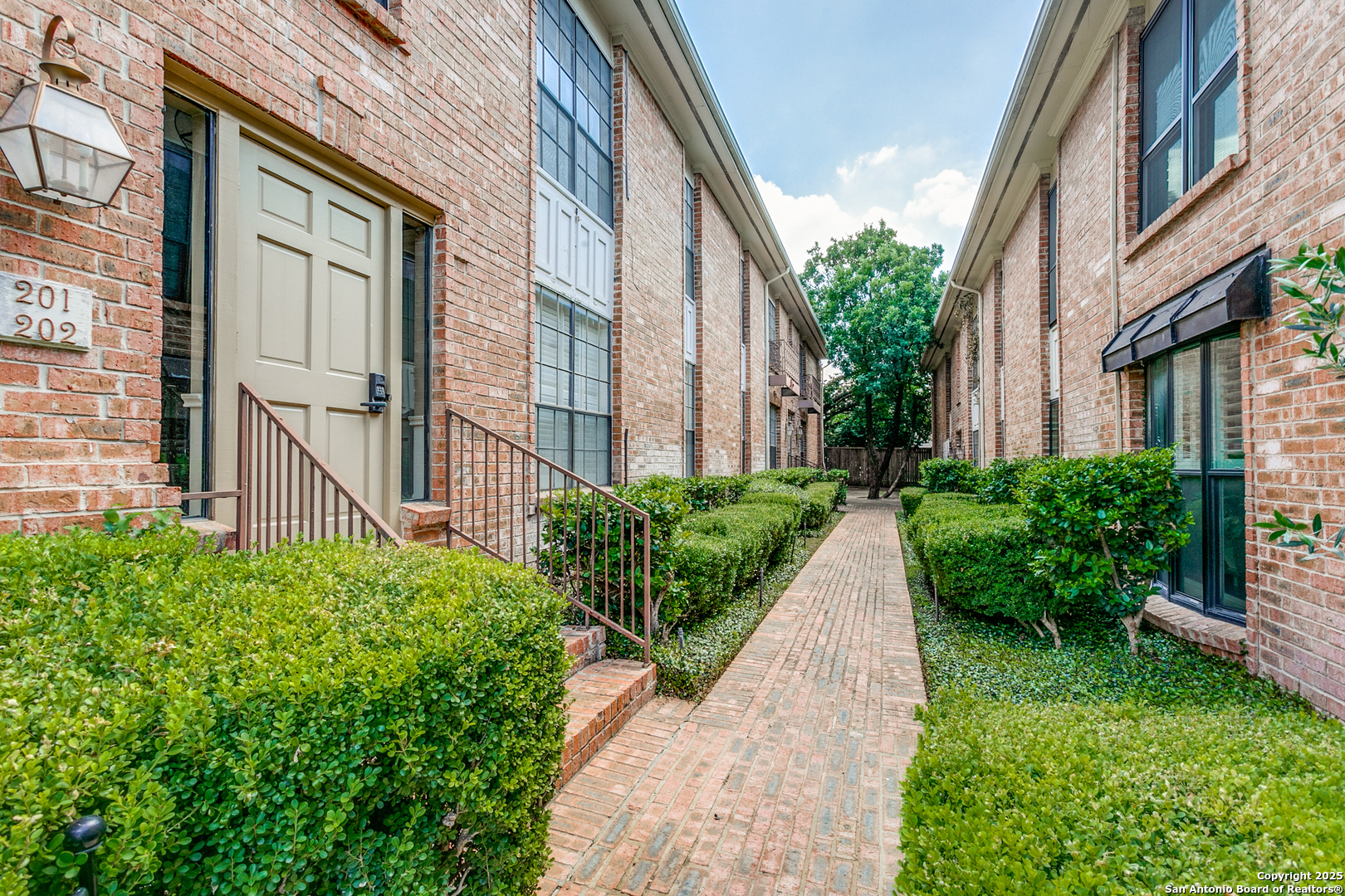 7815 Broadway 202
