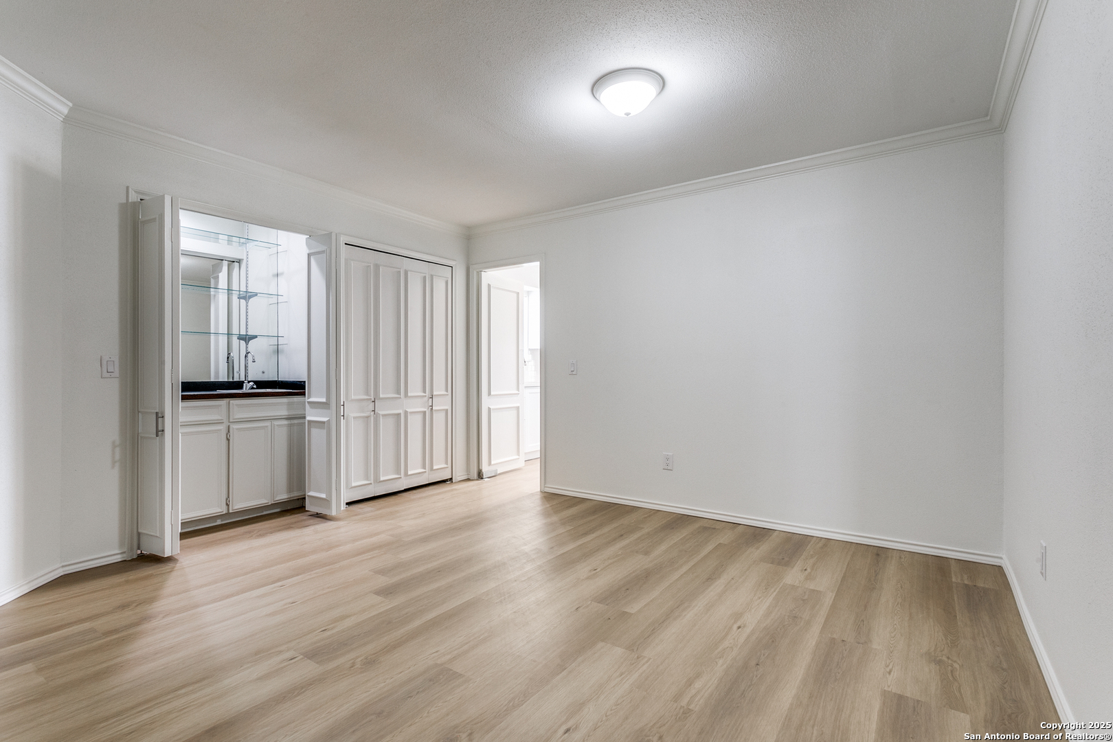 7815 Broadway 202