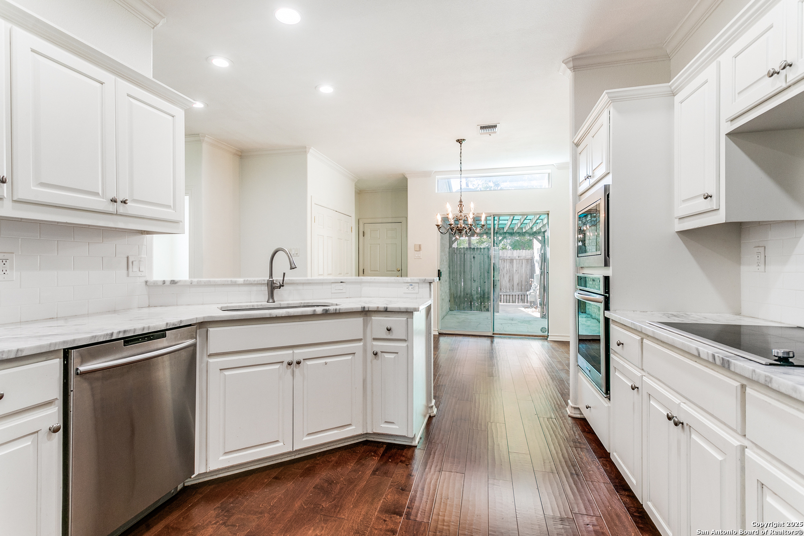 85 Oakwell Farms Pkwy