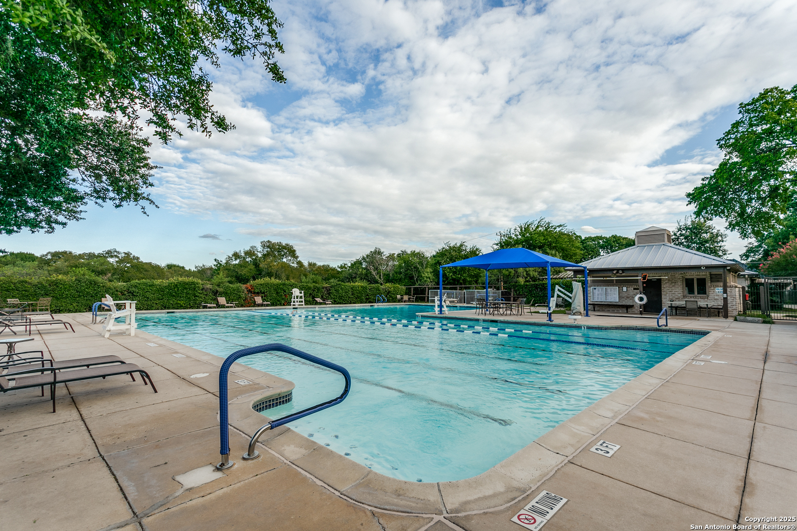 85 Oakwell Farms Pkwy