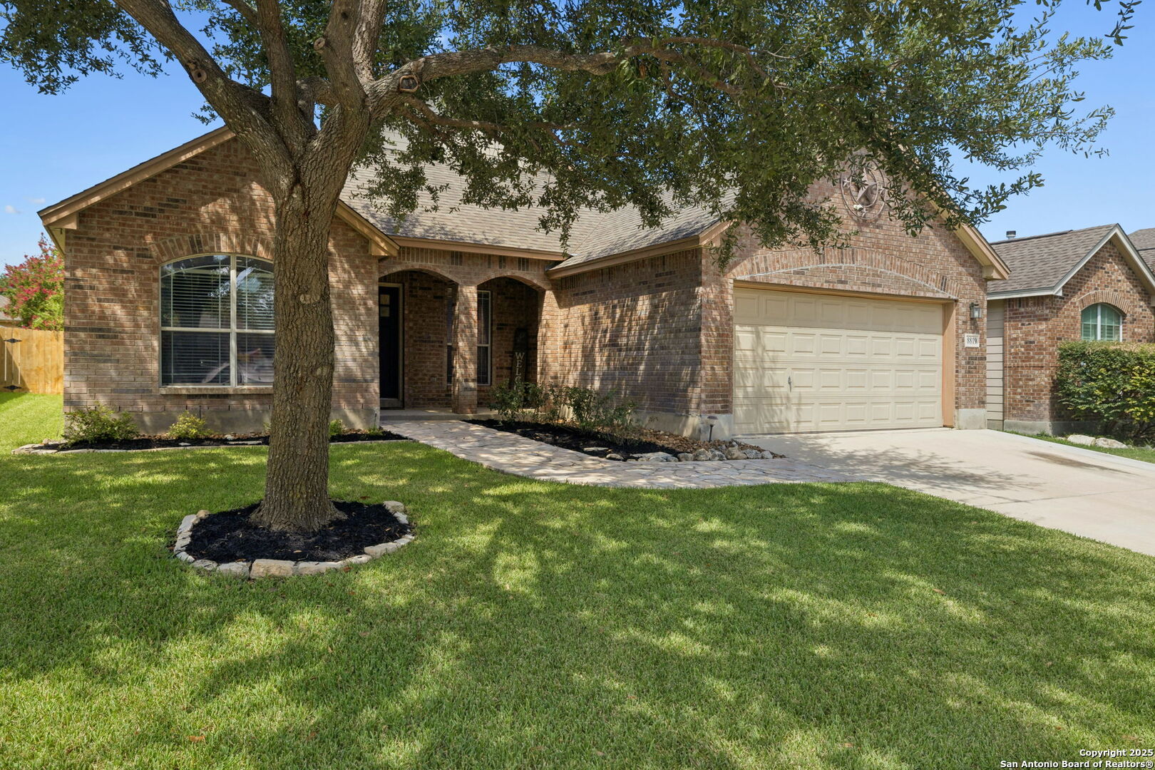 8819 Gustine