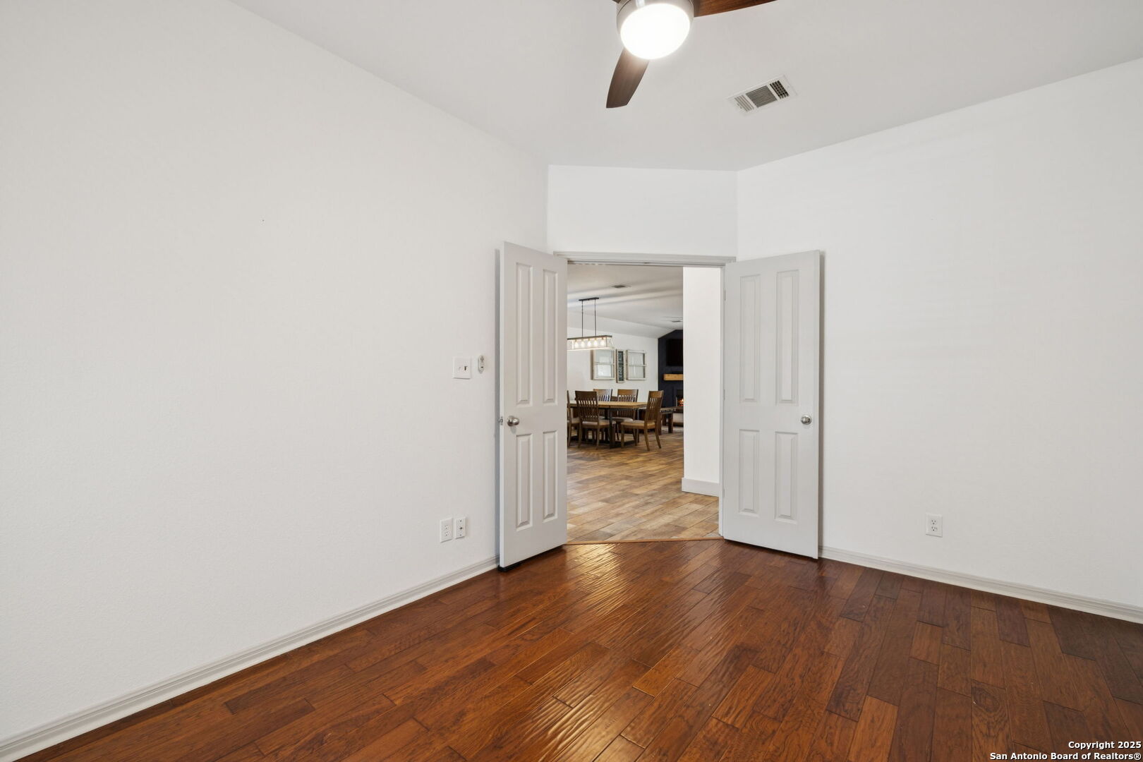 8819 Gustine