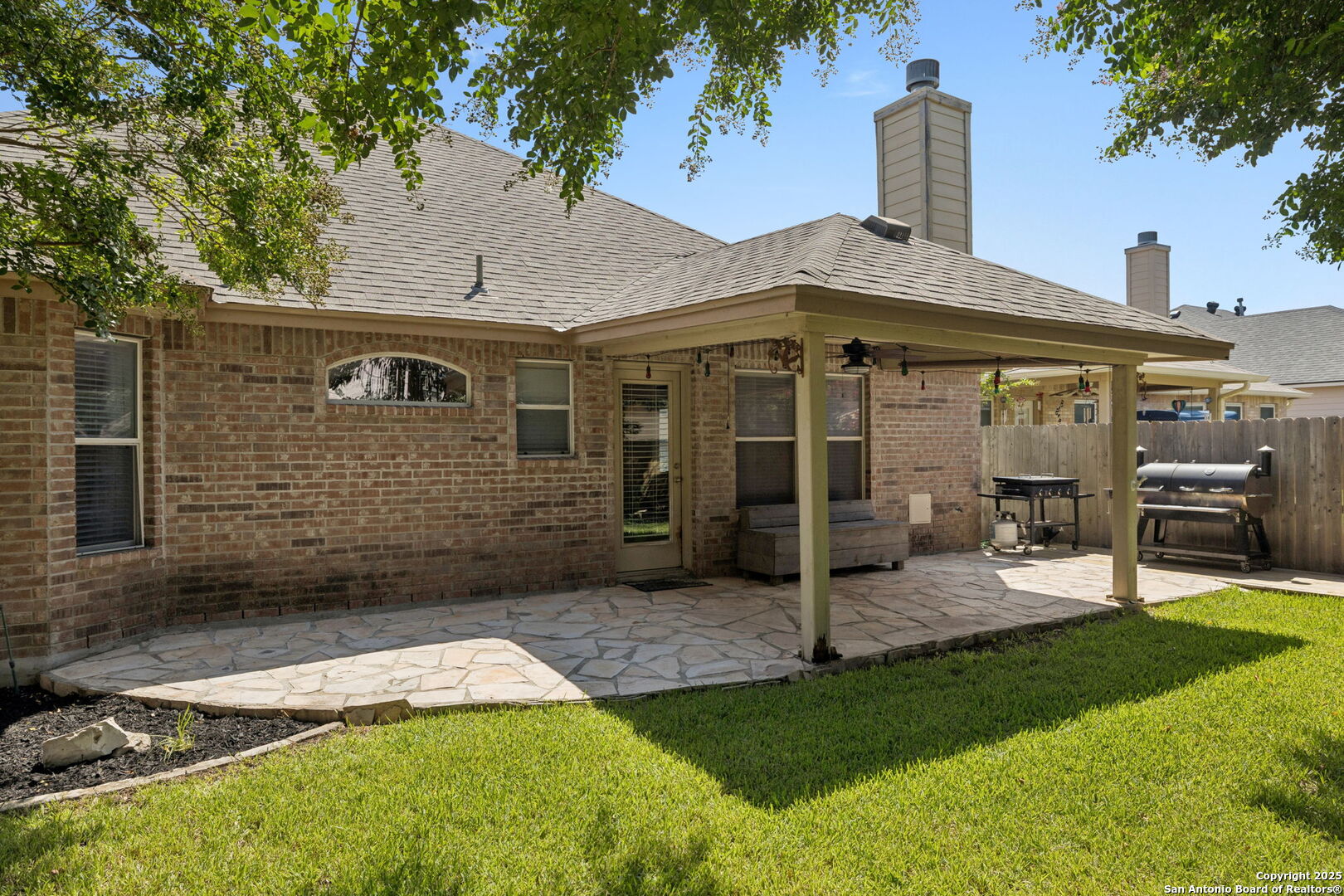8819 Gustine