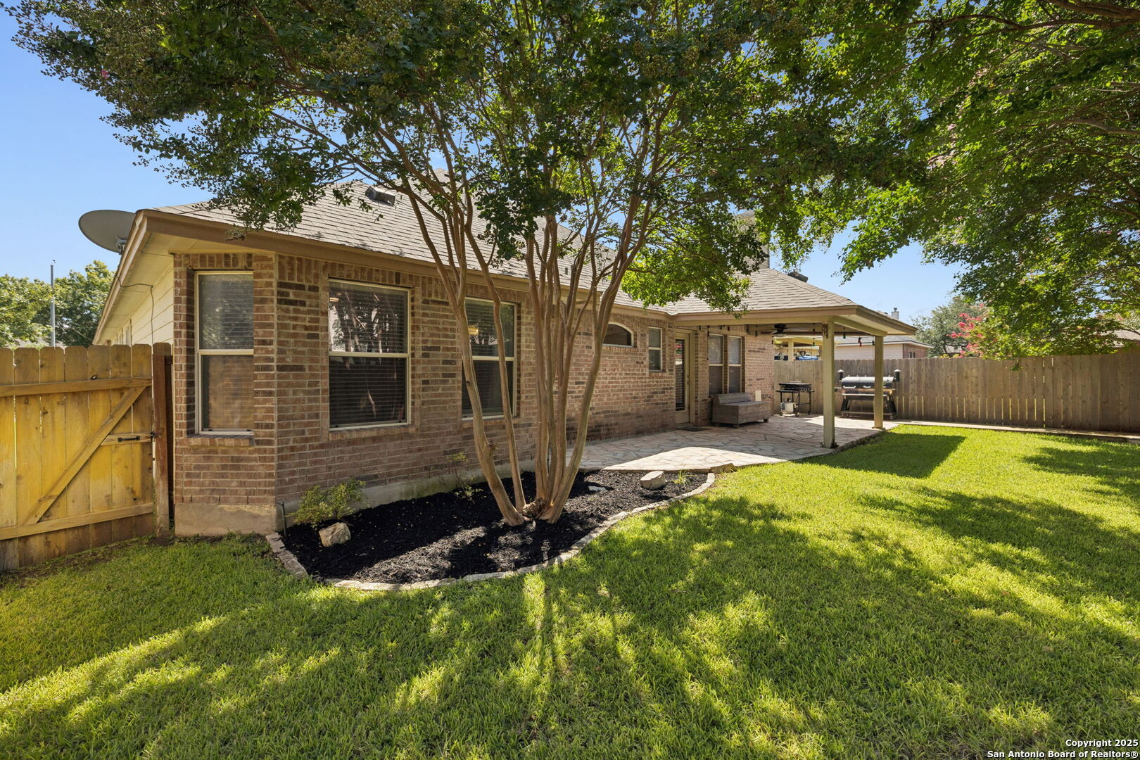 8819 Gustine