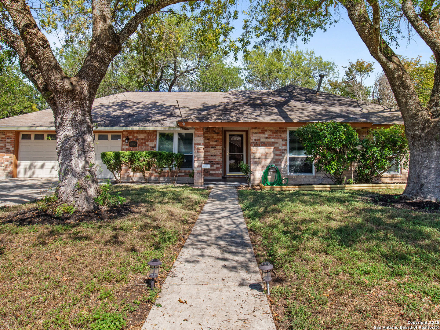 13851 Brook Hollow