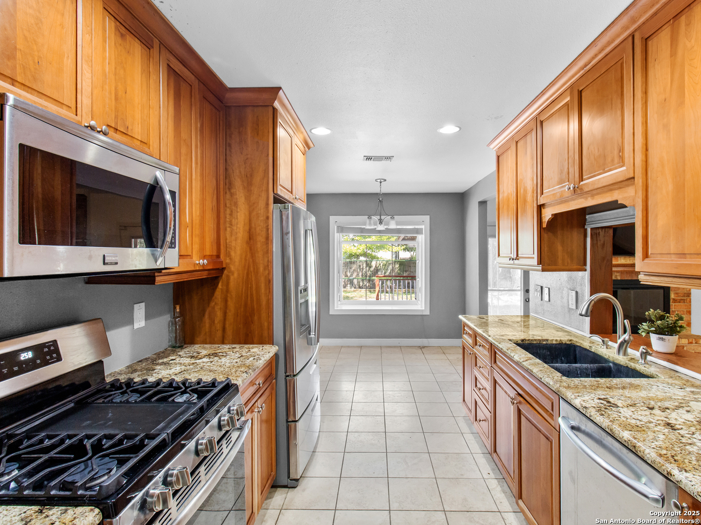 13851 Brook Hollow